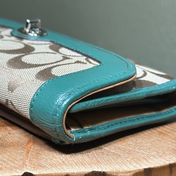 *RARE* COACH Park Signature Checkbook Wallet - Picture 10 of 16